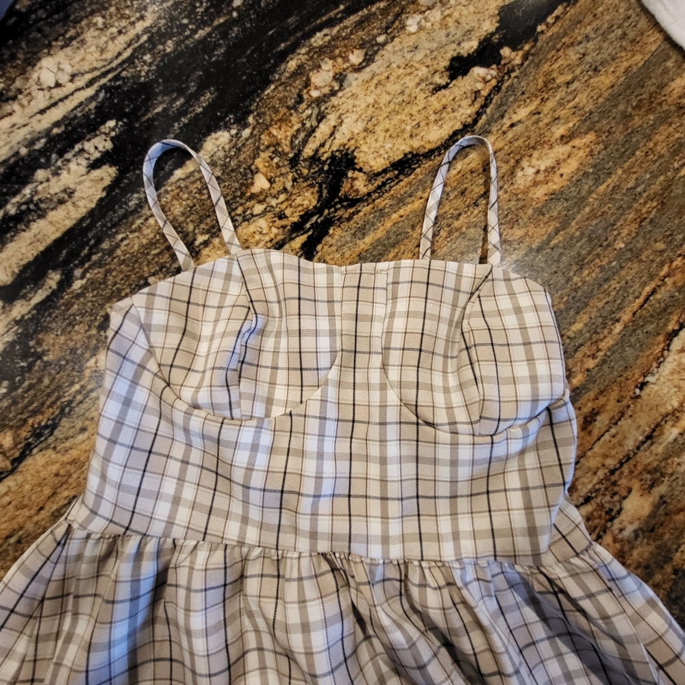 Dress - Picture 2 of 4